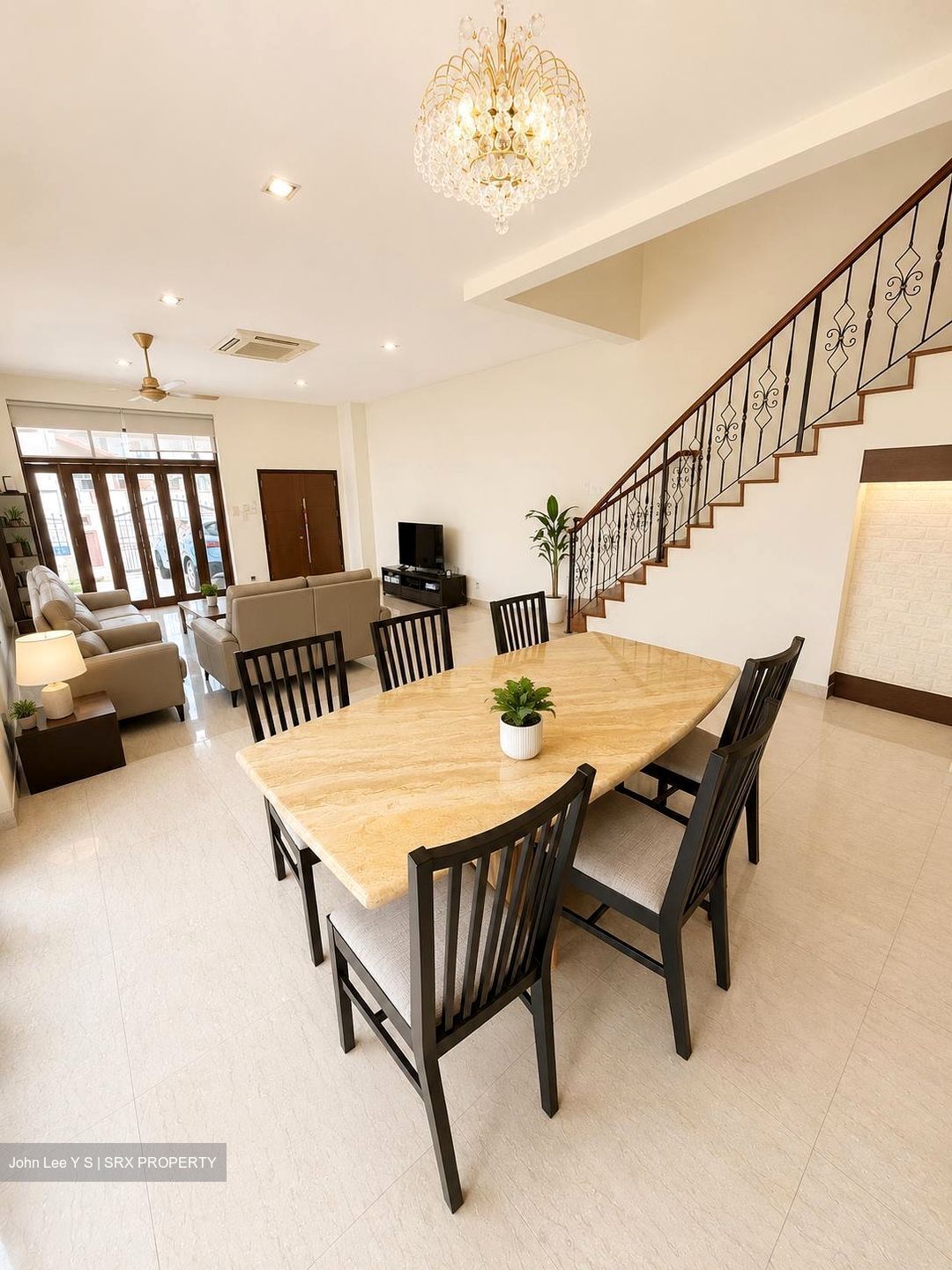Phillips Avenue (D19), Semi-Detached #572690581